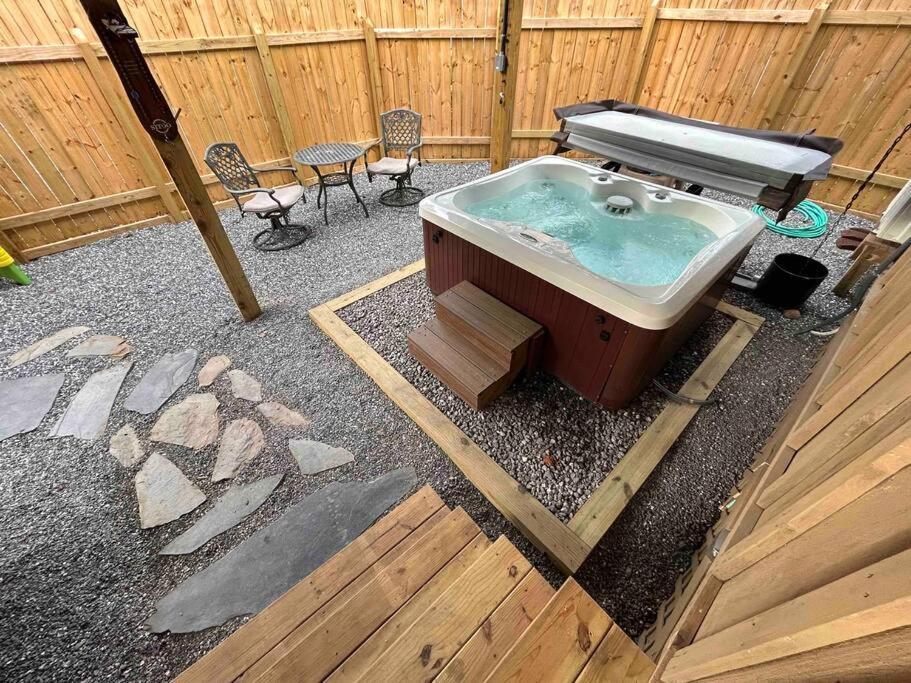 Blissful Nook Tiny Home ~ Cozy Retreat W/ Hot Tub; Near Town And Deep Creek Bryson City Eksteriør bilde